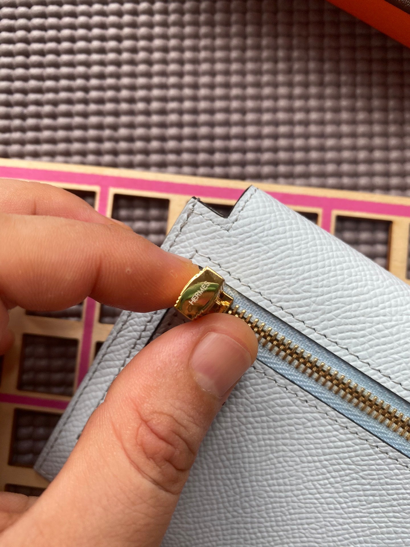 HERMES Kelly Pocket 13.5 Light Grey Epsom Ghw