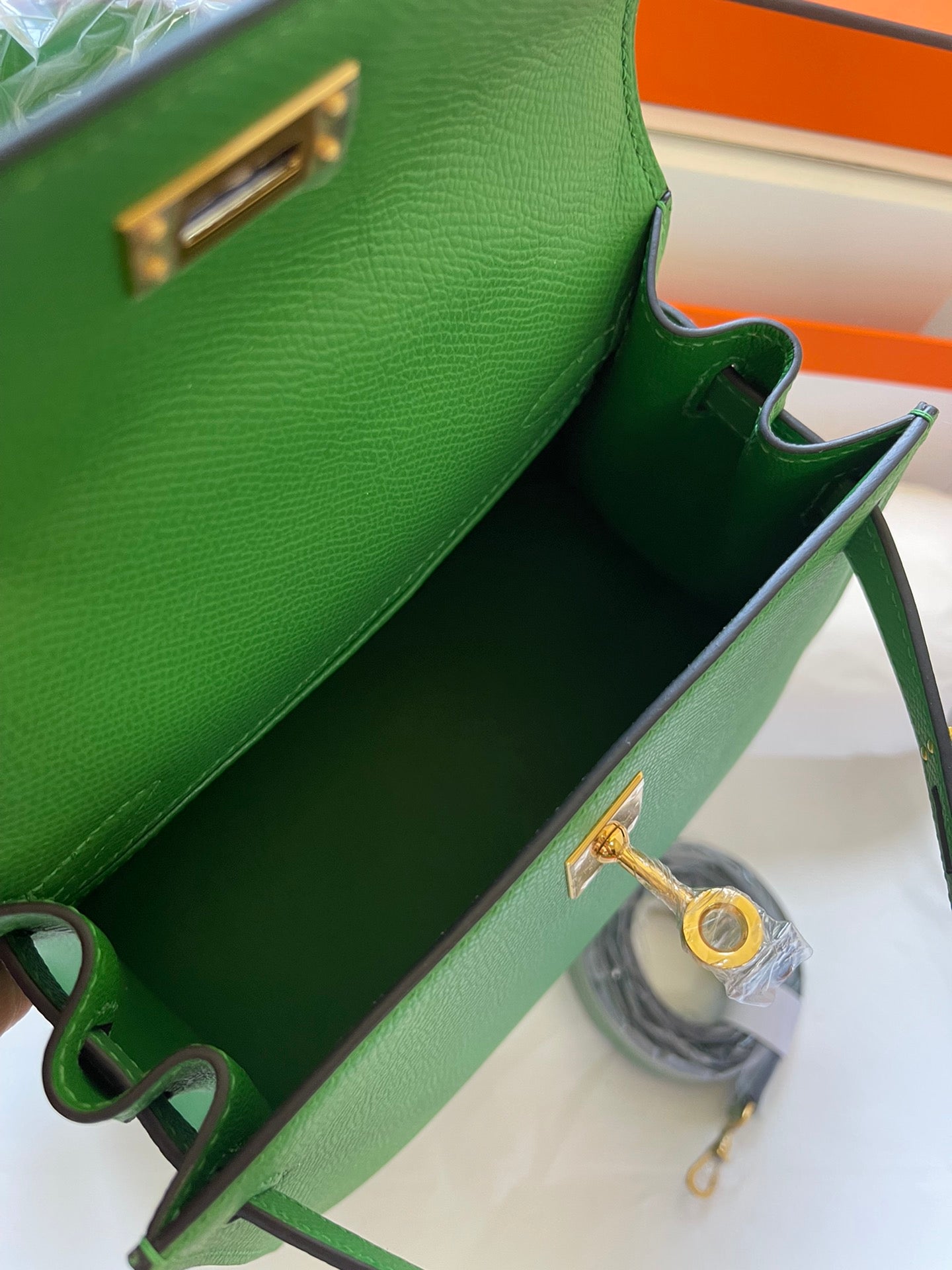HERMES KELLY MINI 20 BAG IN EMERALD GREEN CALFSKIN WITH GOLD HARDWARE