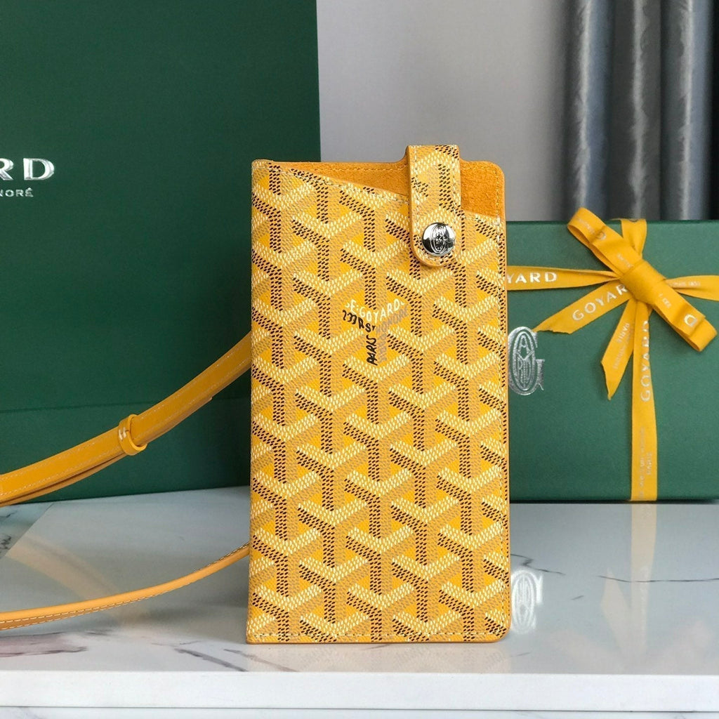 MONTMARTRE GM CASE 18 IN YELLOW GOYARDINE CANVAS