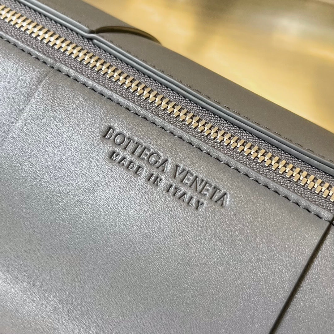 BOTTEGA VENETA CYLINDER CASSETTE 30 IN LAVA GRAY CALFSKIN