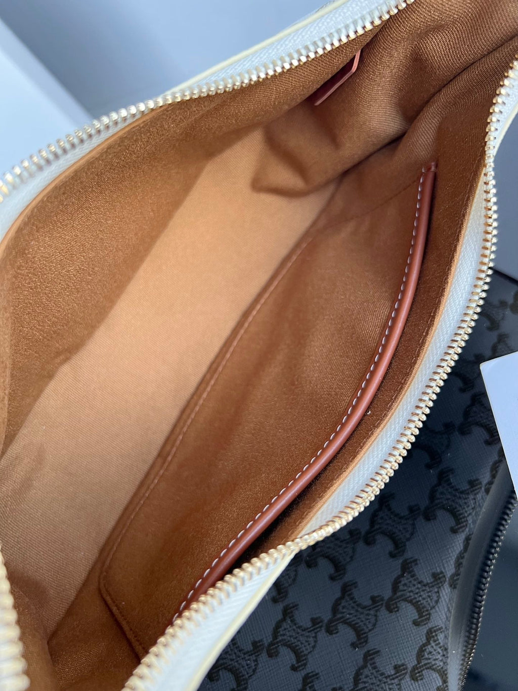 CELINE TRIOMPHE 23 COWHIDE WHITE CARO