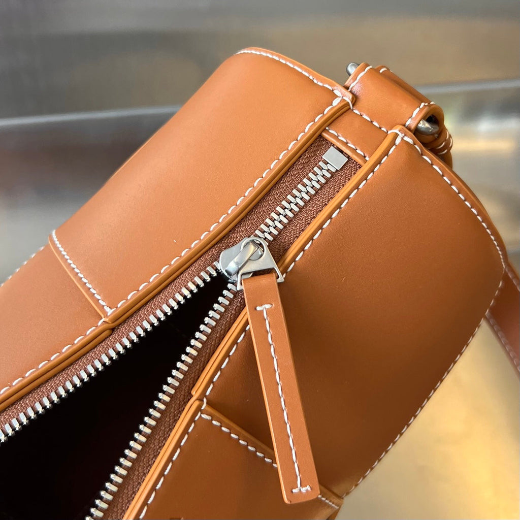BOTTEGA VENETA CYLINDER CASSETTE 30 IN BRONZE BROWN CALFSKIN