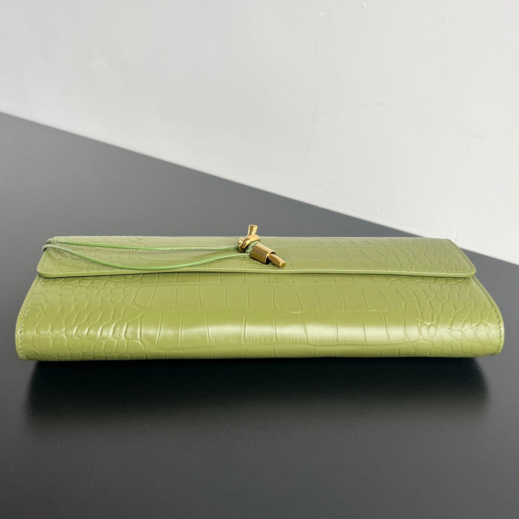 BOTTEGA VENETA ANDIAMO CLUTCH 31 IN BARLEY CORN CROCODILE PATTERN CALFSKIN
