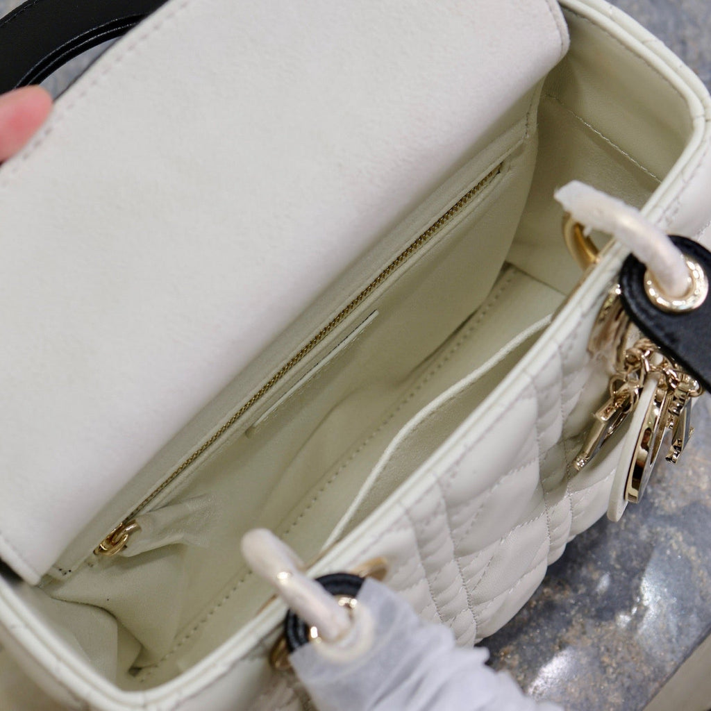 DIOR LADY BAG 20 IN WHITE QUILTED MACROCANNAGE CALFSKIN BLACK STRAP