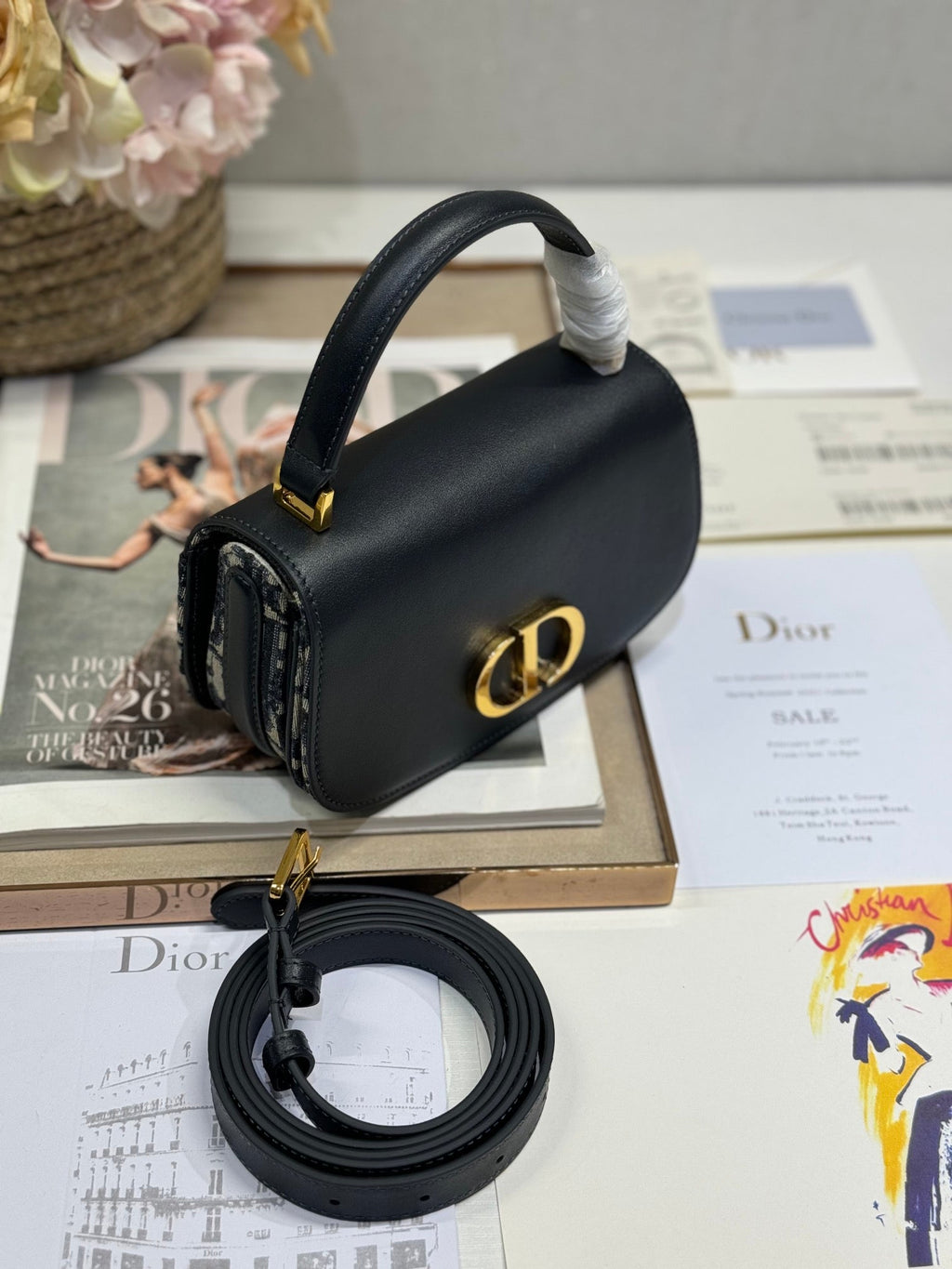DIOR SMALL 19 MONTAIGNE AVENUE TOP HANDLE BAG BLUE  OBLIQUE JACQUARD AND BLACK SMOOTH CALFSKIN 221158