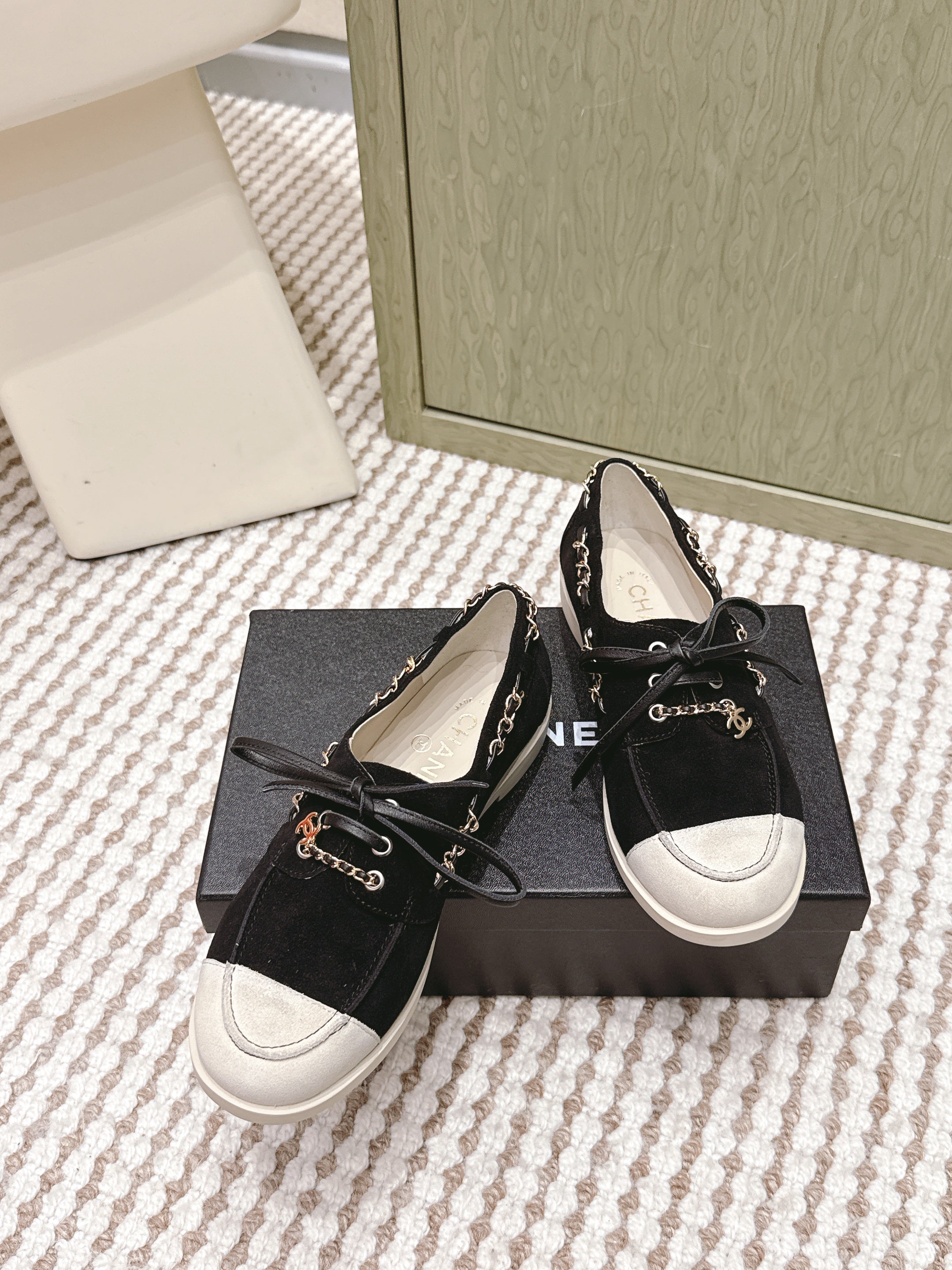 CHANEL 25S MOASINS IN BLACK AND LIGHT GREY SUEDE