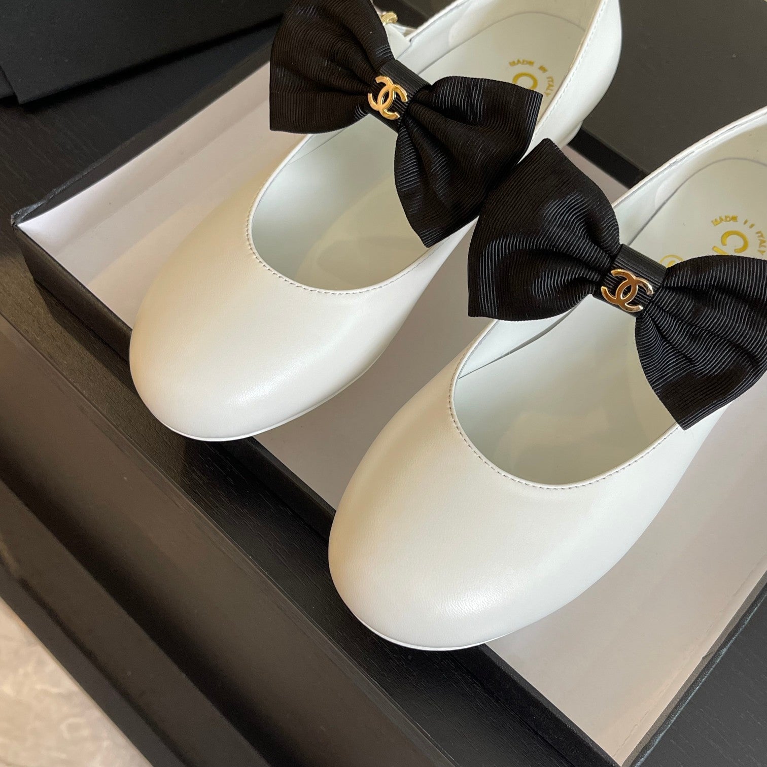 CHANEL BALLET FLAT WHITE LAMBSKIN WITH BLACK BOW