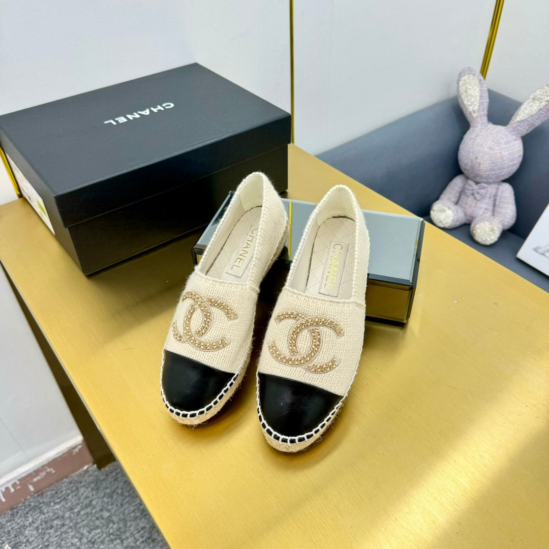 CHANEL ESPADRILLES PLATFORM 25S IN CREAM WHITE KNITTED WOOL AND BLACK LAMBSKIN
