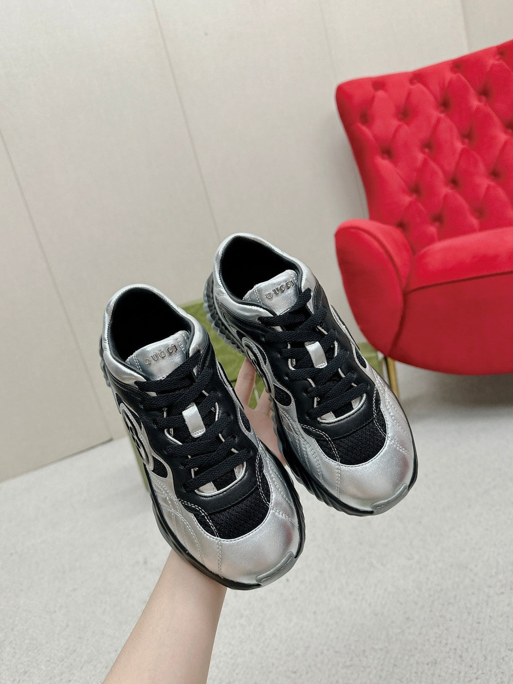 GUCCI RIPPLE TRAINER LIGHT SILVER AND BLACK LAMBSKIN