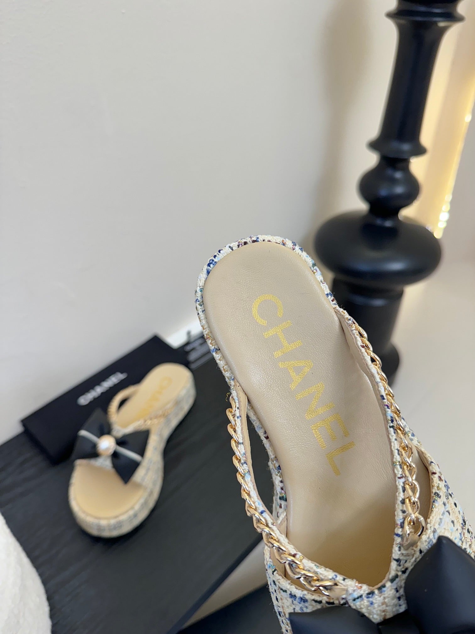 CHANEL PLATFORM FLIP-FLOPS IN BEIGE TWEED FABRIC