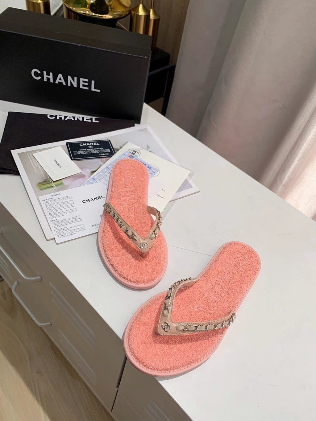 CHANEL THONG SLIPPERS IN LIGHT PINK COWHIDE