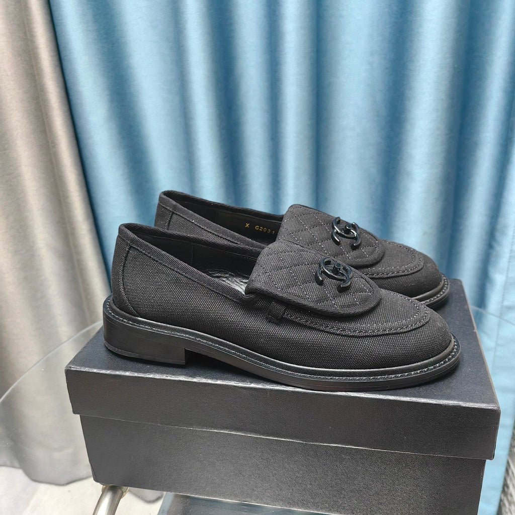CHANEL MOASINS BLACK QUILTED LAMBSKIN