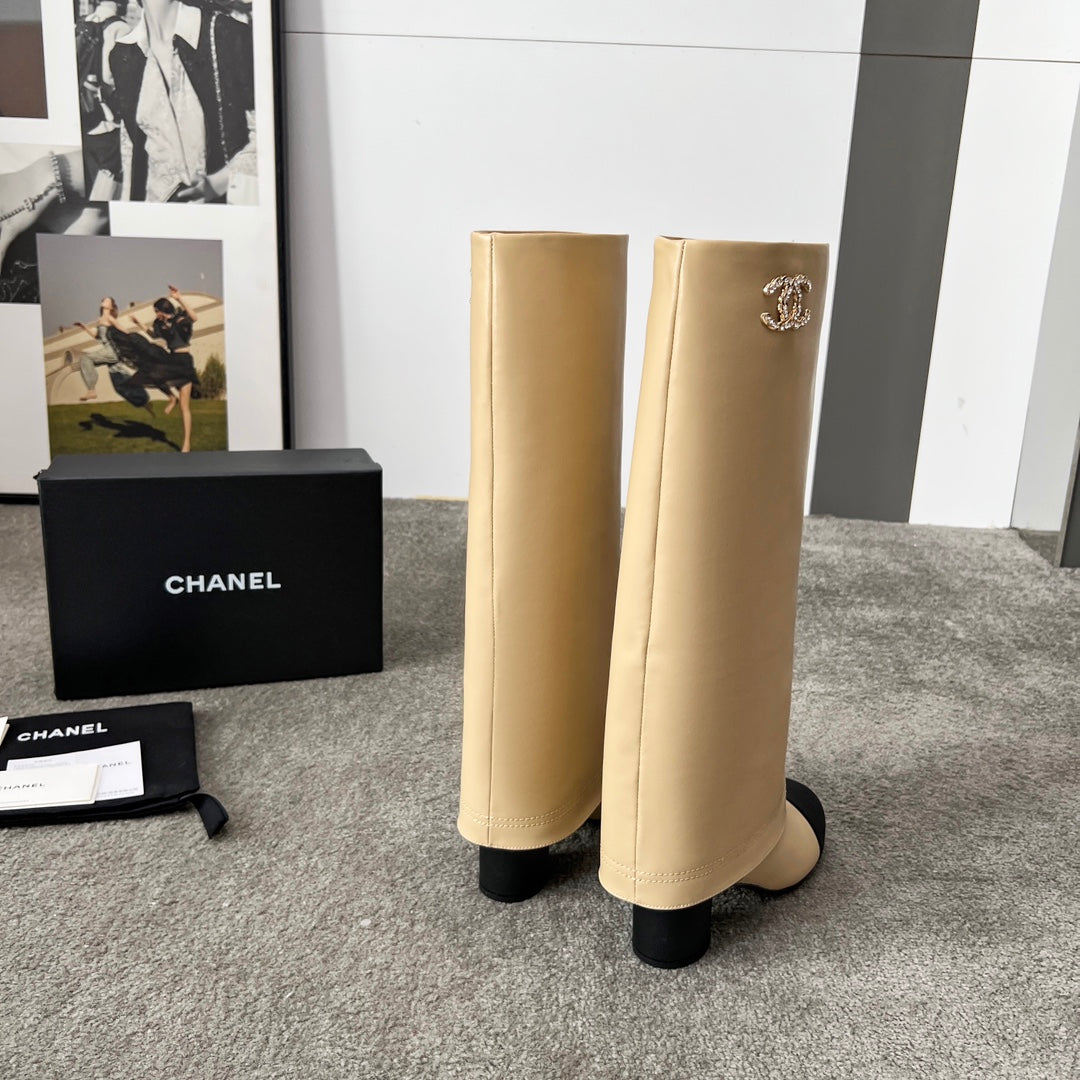 CHANEL 25S HIGH BOOTS 55MM IN CARAMEL BEIGE CALFSKIN AND BLACK CANVAS GOLD HARDWARE