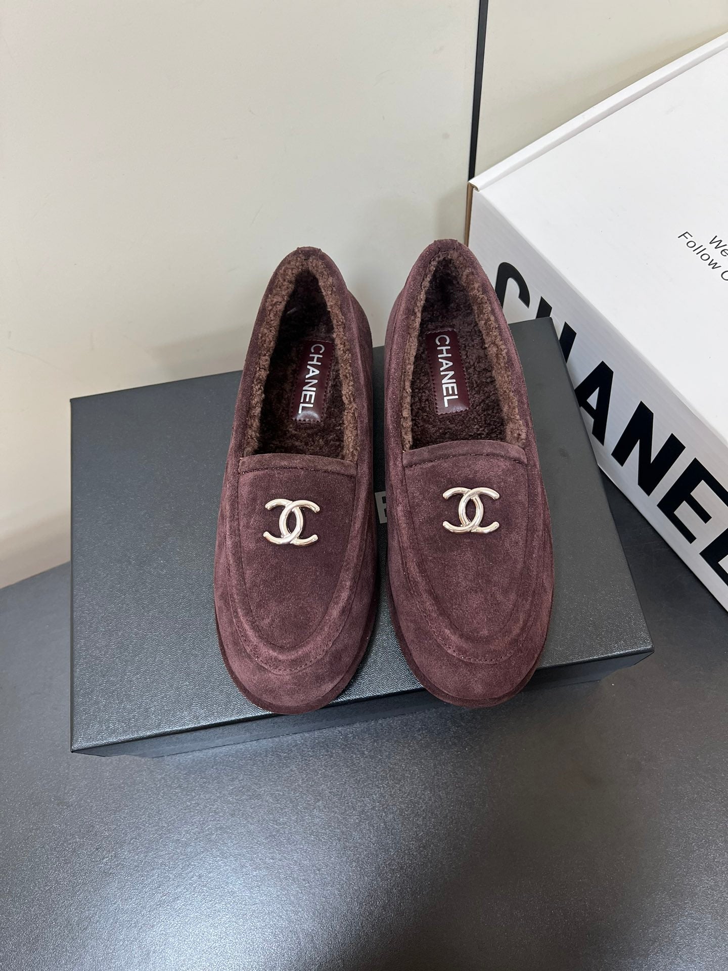 CHANEL LOAFER IN CHESTNUT BROWN SUEDE AND SOLF FLEECE LINING
