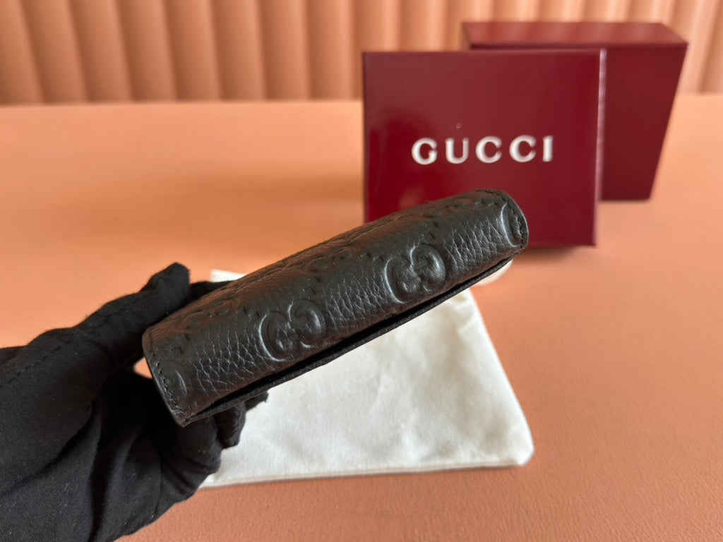 GUCCI EMBLEM ZIP CARD CASE 13 IN BLACK  GRAINY CALFSKIN