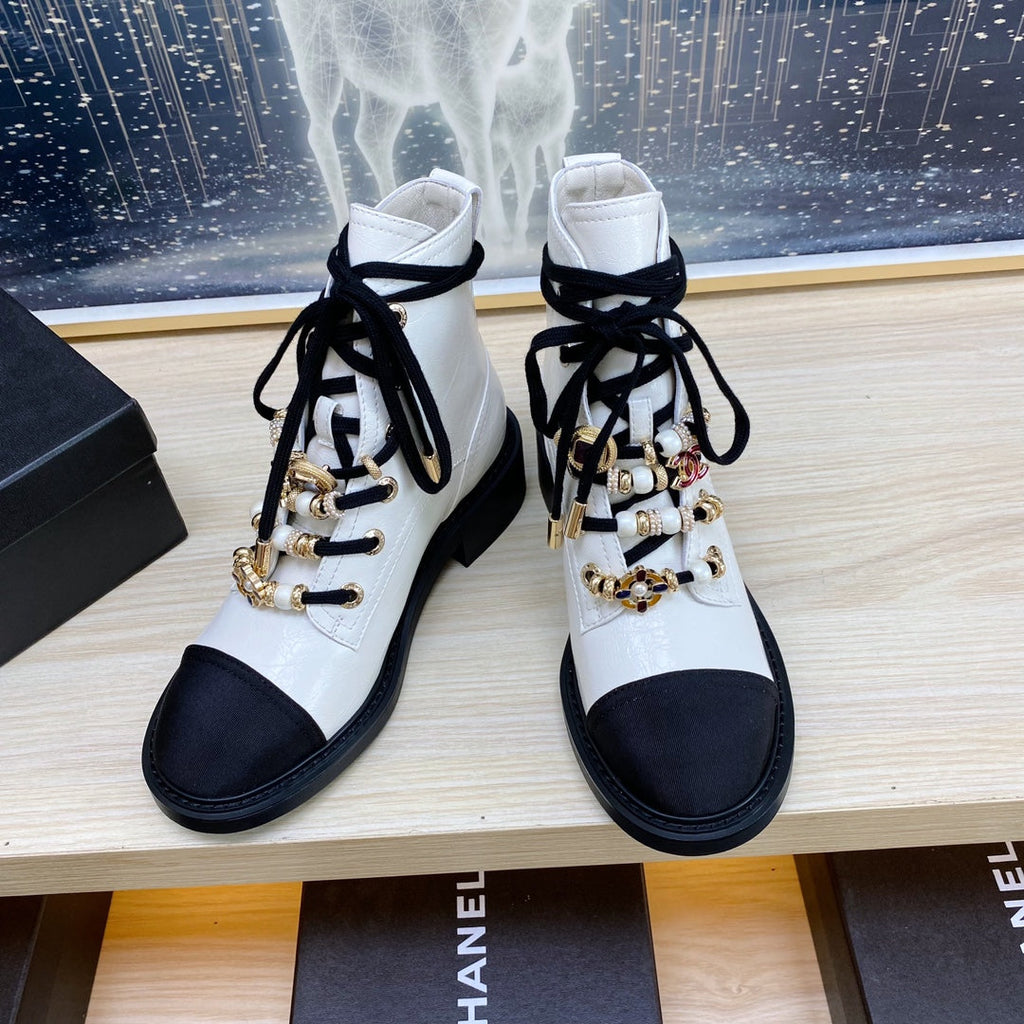 CHANEL COMBAT BOOTS IN WHITE WRINKLED CALFSKIN AND BLACK GROSGRAIN WITH FAUX PEARL