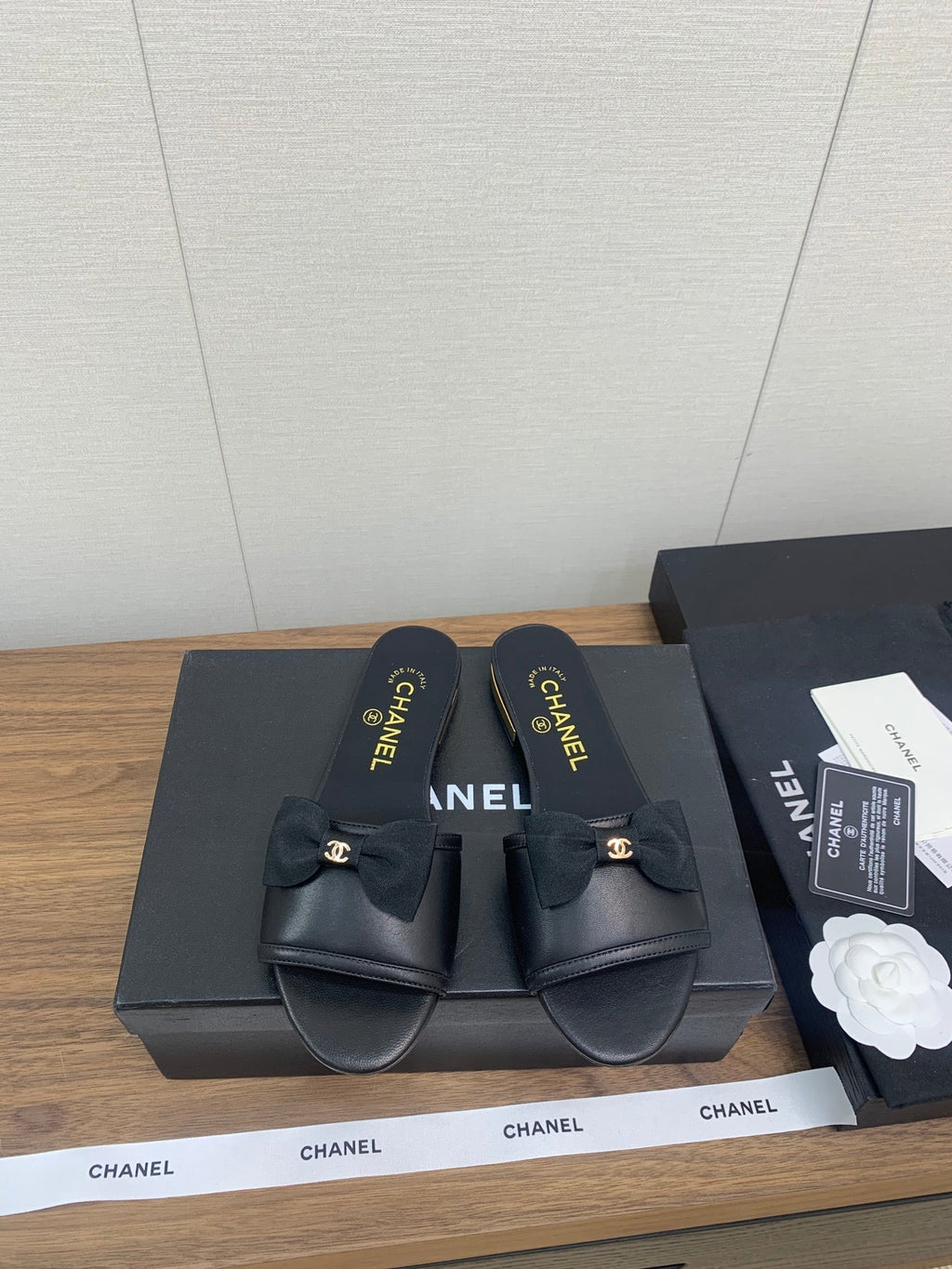 CHANEL BOW SLIPPERS IN BLACK LAMBSKIN