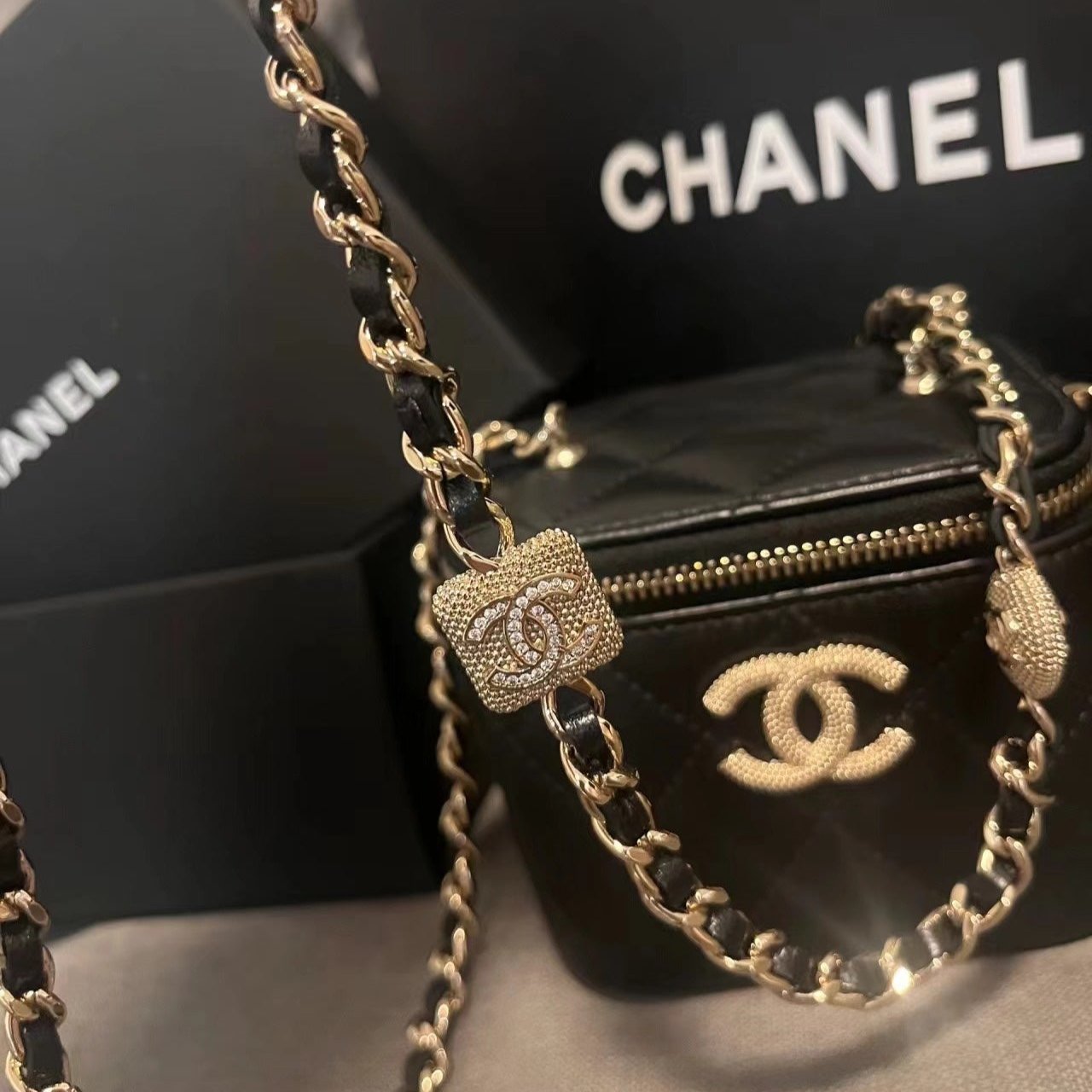 CHANEL SMALL VANITY CASE 11 IN BLACK CALFSKIN GOLD HARDWARE