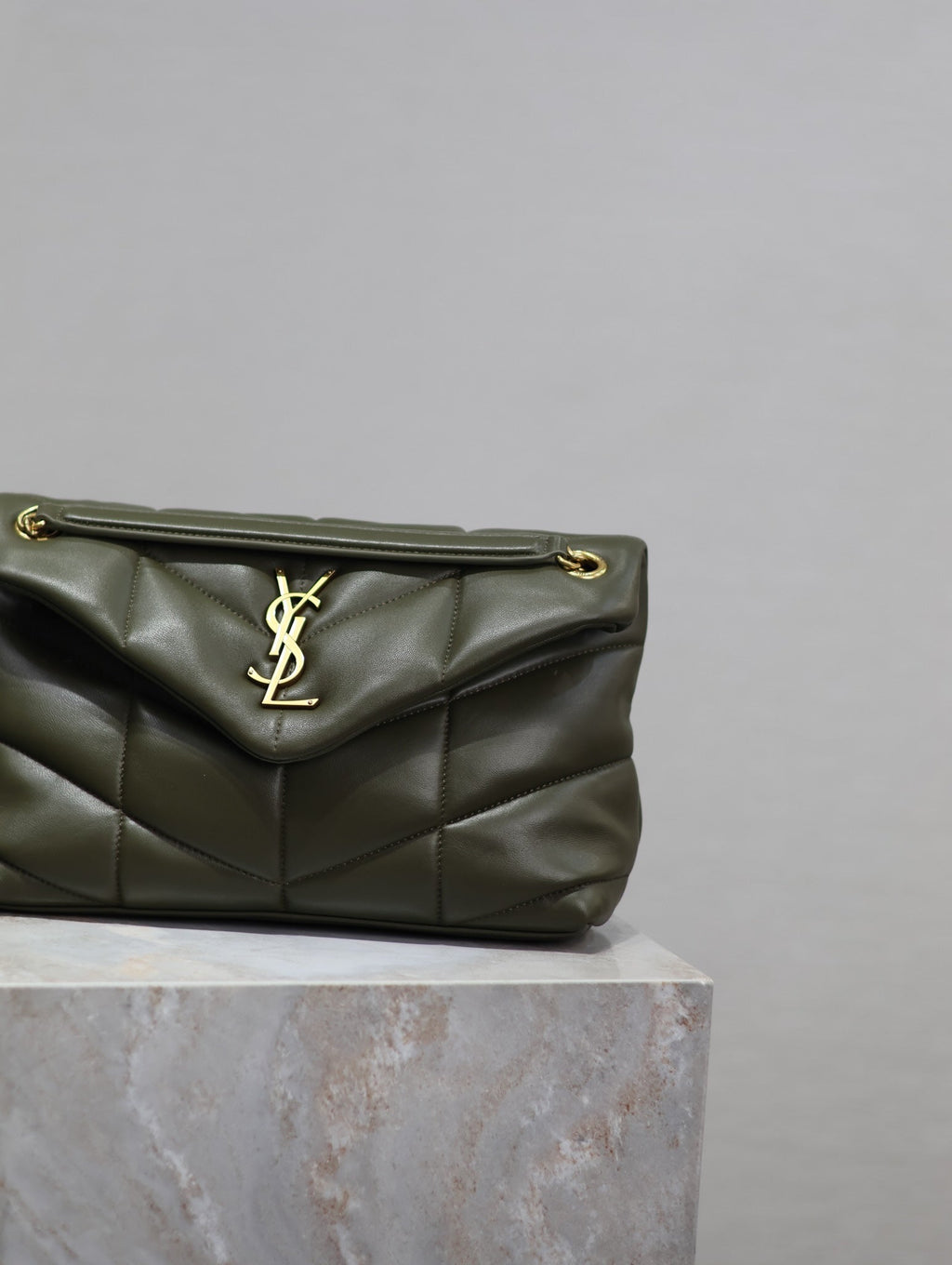 YSL 25S LOULOU PUFFER MM 29 IN DARK OLIVE CALFSKIN GOLD HARDWRE
